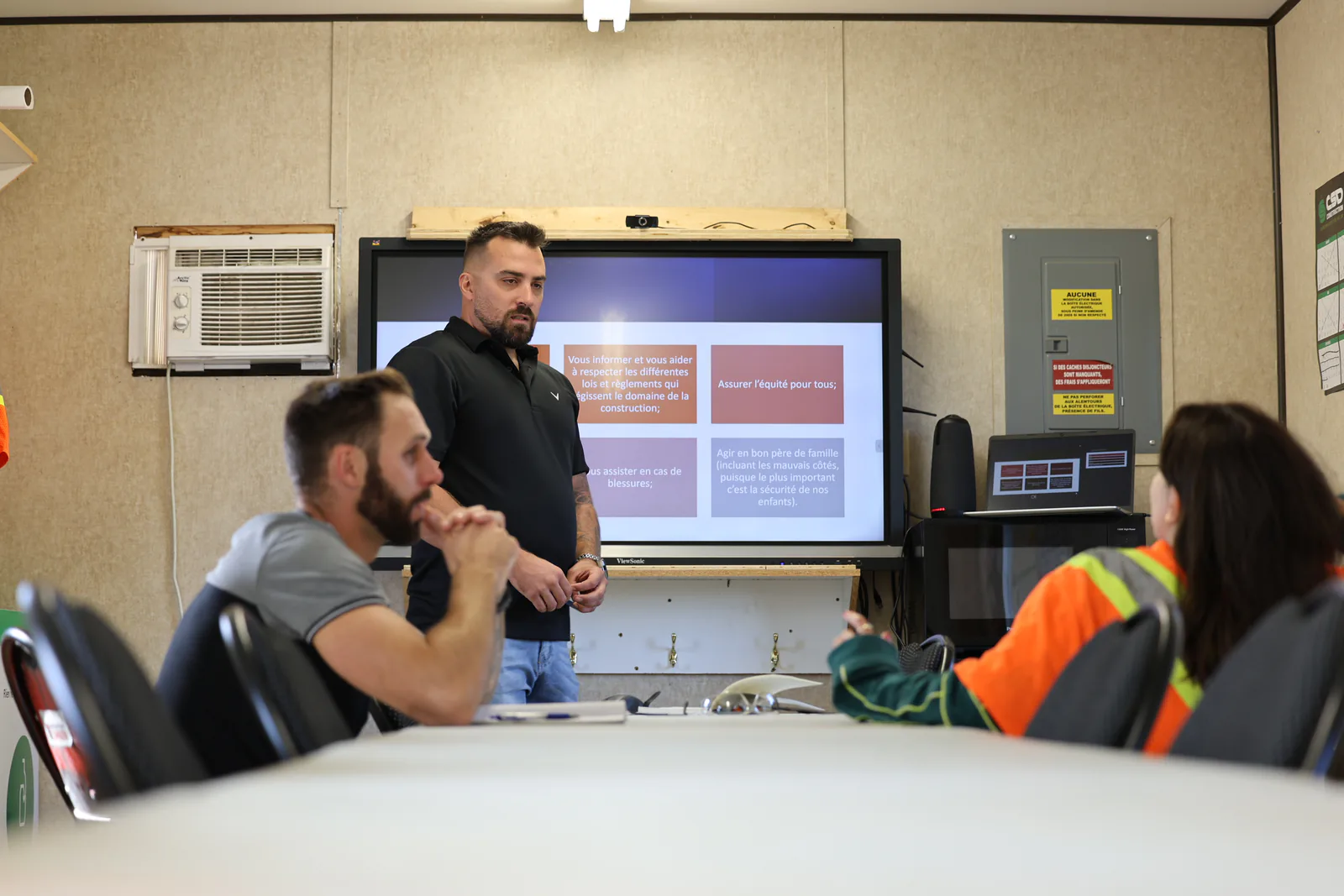 Échanges entre participants lors d'une formation SST
